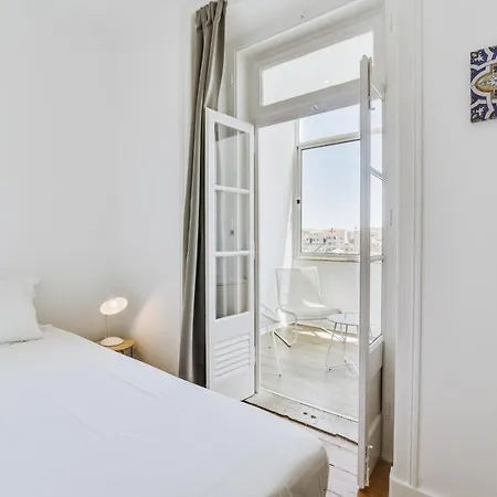 Amazing 3 Bedroom In Historical Graca * Lisbon
